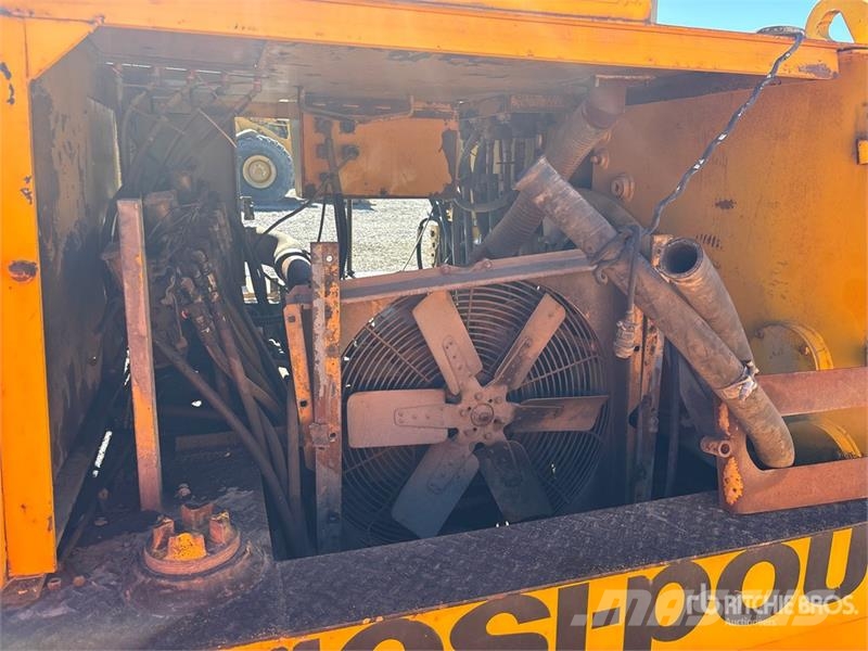 Easi-Pour TP880SV Curb and Gutter Machine (Inoperable) Akcesoria
