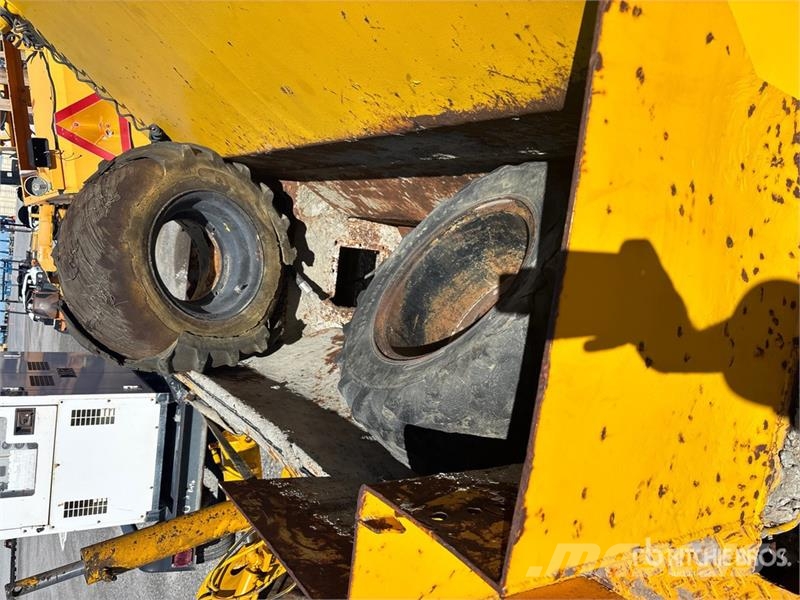 Easi-Pour TP880SV Curb and Gutter Machine (Inoperable) Akcesoria