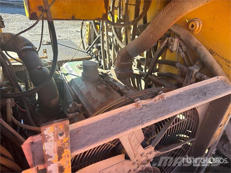 Easi-Pour TP880SV Curb and Gutter Machine (Inoperable) Запчастини для бетонної техніки