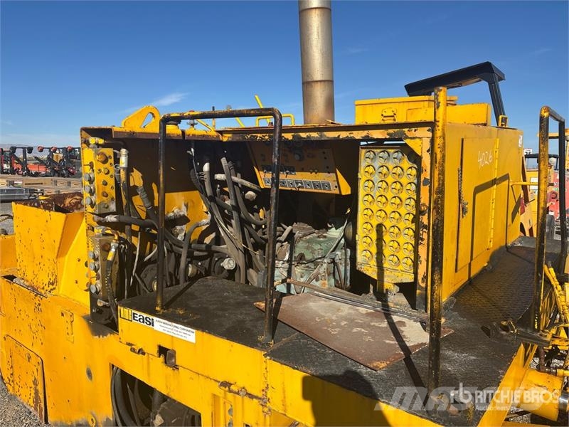 Easi-Pour TP880SV Curb and Gutter Machine (Inoperable) Запчастини для бетонної техніки