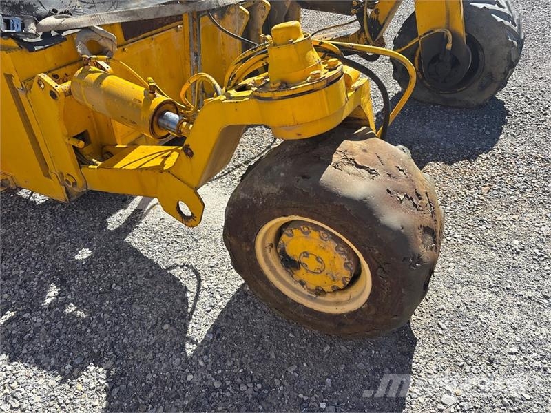 Easi-Pour TP880SV Curb and Gutter Machine (Inoperable) Akcesoria