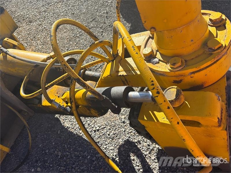 Easi-Pour TP880SV Curb and Gutter Machine (Inoperable) Запчастини для бетонної техніки