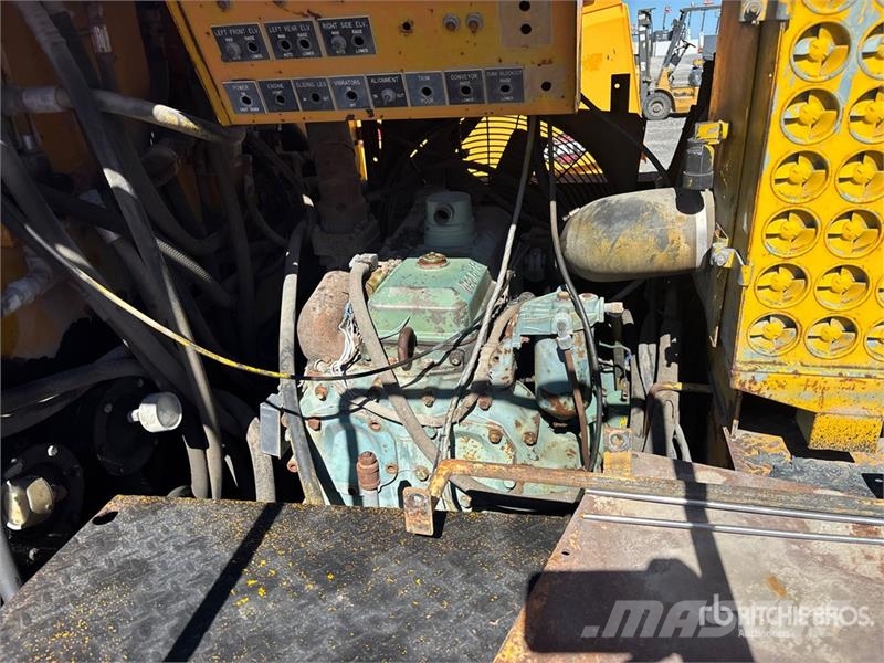 Easi-Pour TP880SV Curb and Gutter Machine (Inoperable) Akcesoria