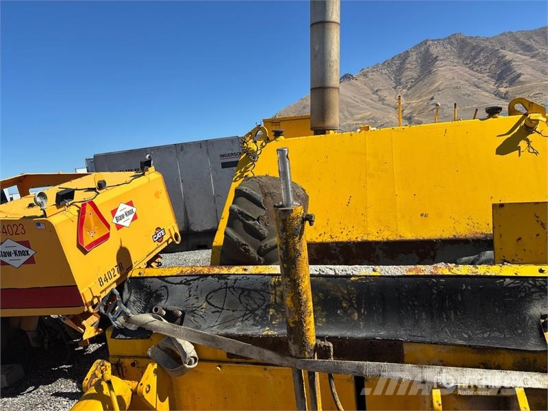 Easi-Pour TP880SV Curb and Gutter Machine (Inoperable) Akcesoria