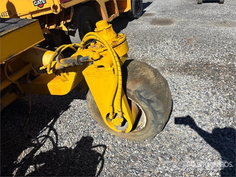 Easi-Pour TP880SV Curb and Gutter Machine (Inoperable) Akcesoria