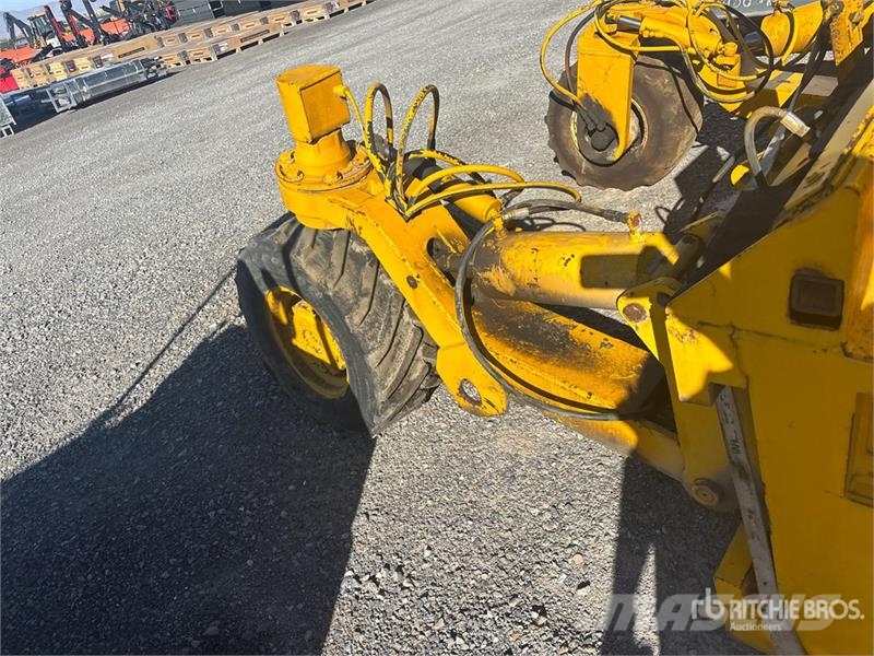 Easi-Pour TP880SV Curb and Gutter Machine (Inoperable) Запчастини для бетонної техніки