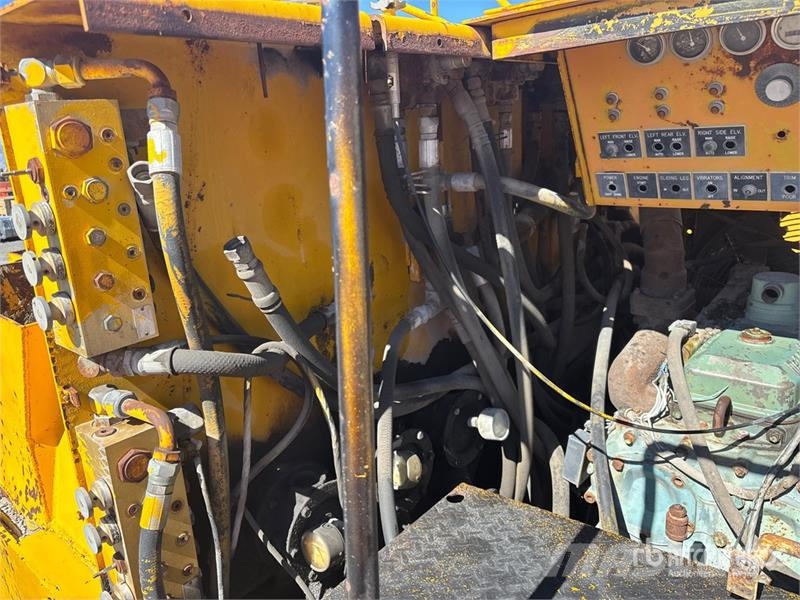 Easi-Pour TP880SV Curb and Gutter Machine (Inoperable) Akcesoria