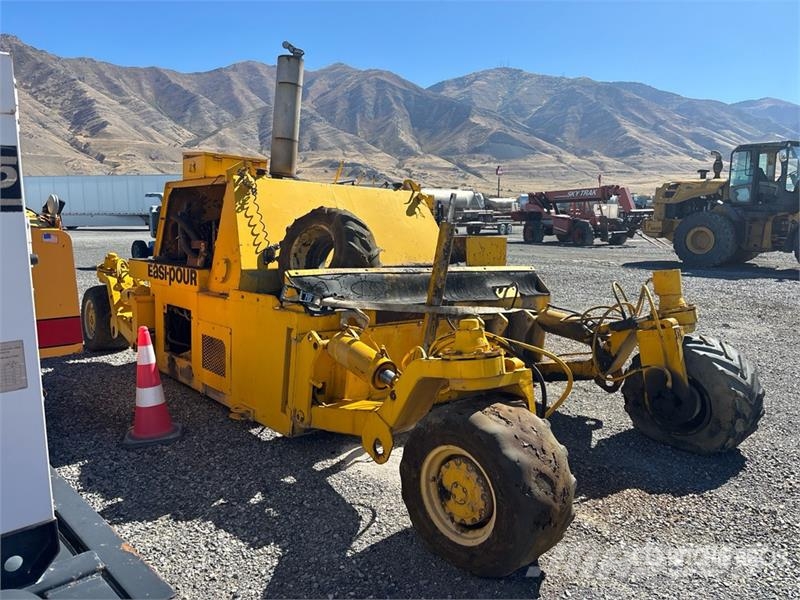 Easi-Pour TP880SV Curb and Gutter Machine (Inoperable) Akcesoria
