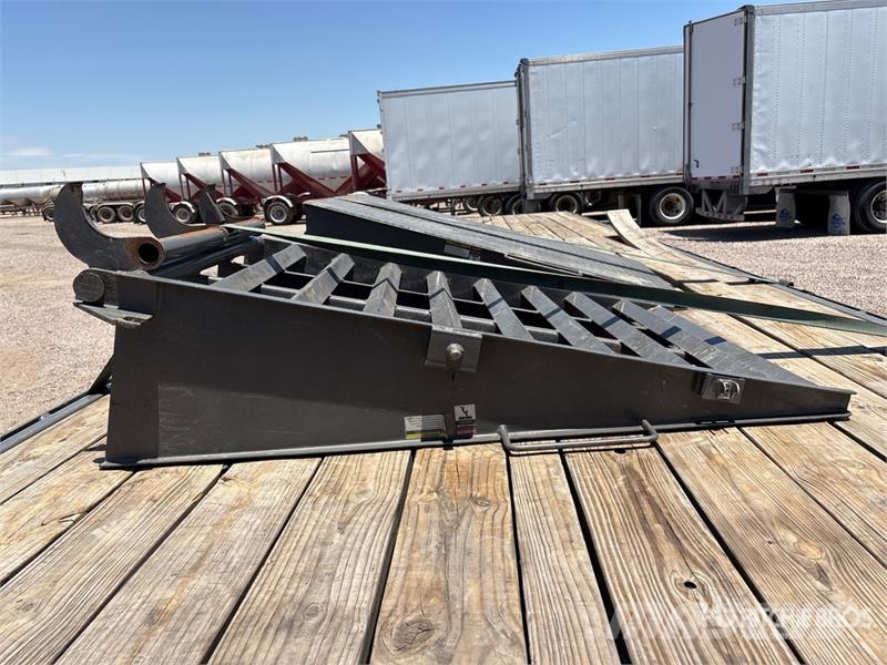 East Mfg Texas Trailers 40 ft T/A Gooseneck Equipment Trail Autotreilerid