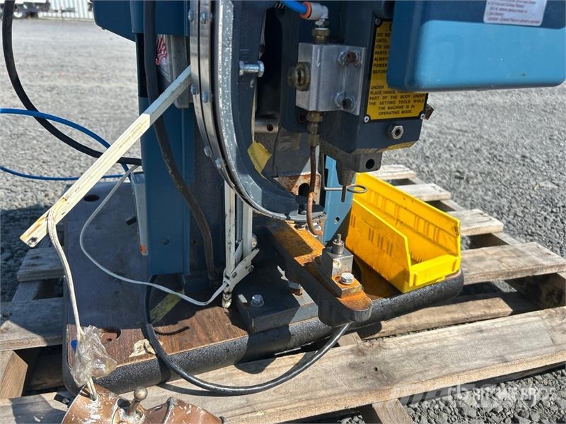  Edward Segal Electric Grommet Machine معدات البناء - غير ذلك
