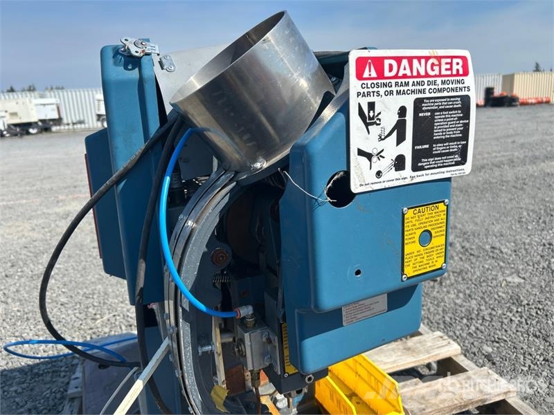  Edward Segal Electric Grommet Machine معدات البناء - غير ذلك