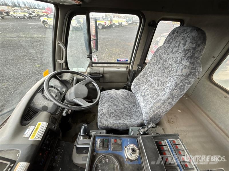 Elgin Crosswind on Elgin UD3300 Sweeper Truck (Inoperabl Pometalni stroji