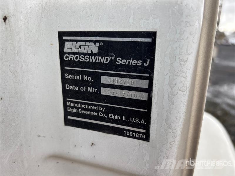 Elgin Crosswind on Elgin UD3300 Sweeper Truck (Inoperabl Pometalni stroji