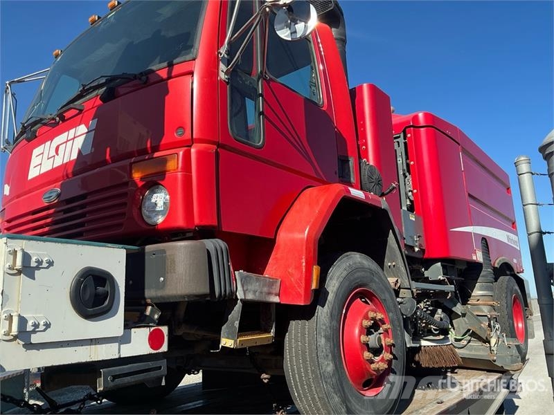 Elgin Whirlwind Sweeper Truck Pometalni stroji