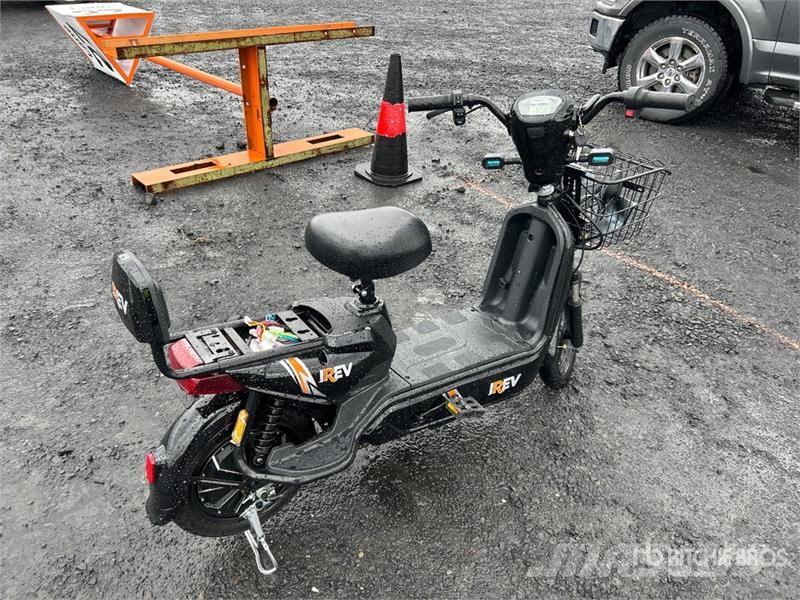 EV-BLACK Electric Scooter (Inoperable) Mönkijät