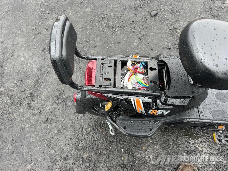 EV-BLACK Electric Scooter (Inoperable) Mönkijät