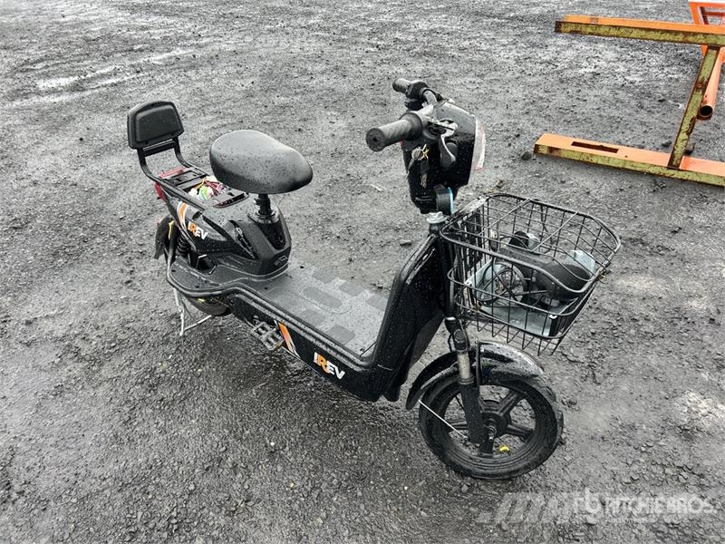 EV-BLACK Electric Scooter (Inoperable) Mönkijät