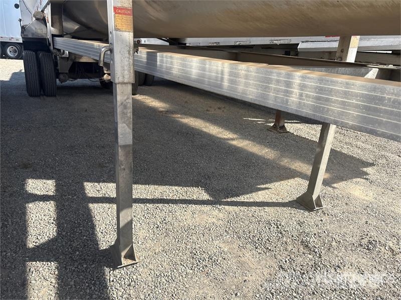 EverLite 39 ft T/A End Dump Trailer Самоскиди