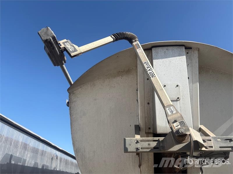EverLite 39 ft T/A End Dump Trailer Самоскиди