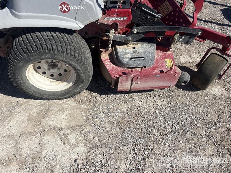 Exmark Lazer Z Mauriņa traktors