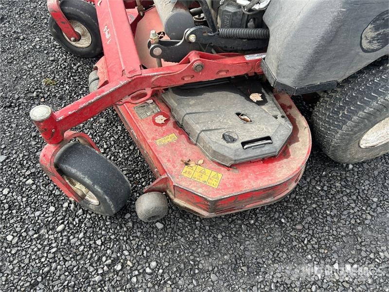 Exmark Stand-On Lawn Mower ركوب الحشائش