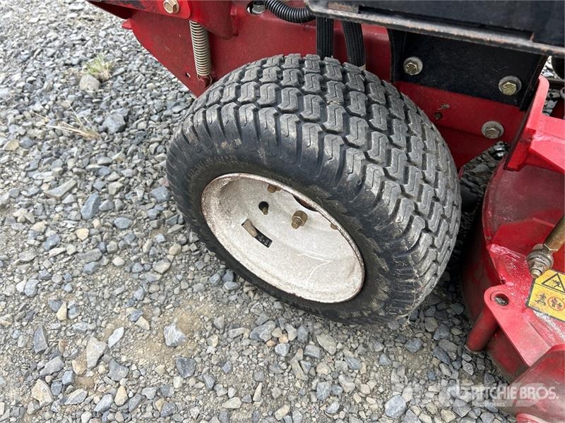 Exmark Turf Tracer S-Series 4x2 Stand-On 36 in Lawn Mower Tractores corta-césped