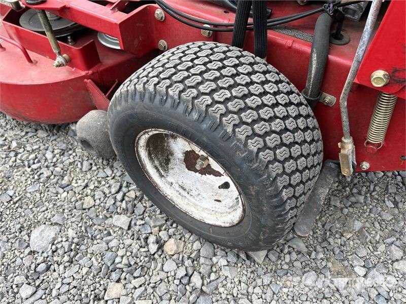 Exmark Turf Tracer S-Series 4x2 Stand-On 36 in Lawn Mower Tractores corta-césped