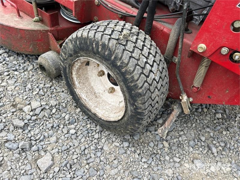 Exmark Turf Tracer S-Series 4x2 Stand-On 36 in Lawn Mower Tractores corta-césped