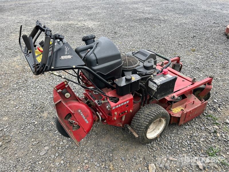 Exmark Turf Tracer S-Series 4x2 Stand-On 36 in Lawn Mower Tractores corta-césped