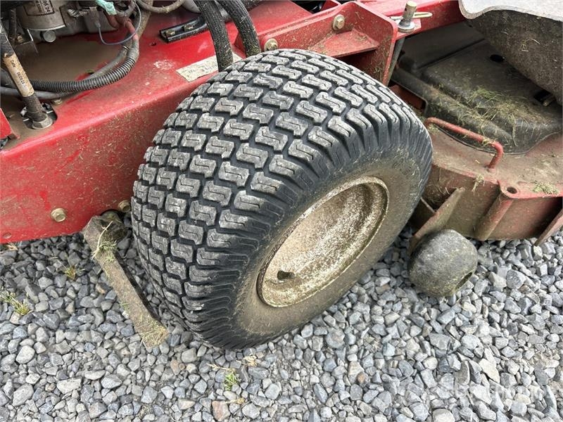 Exmark Turf Tracer X-Series 4x2 Stand-On 60 in Lawn Mower Tractores corta-césped