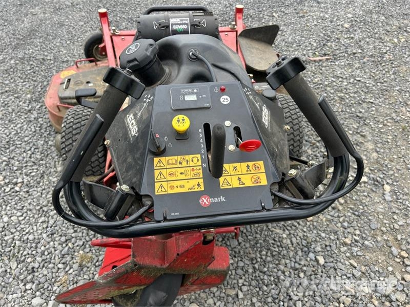 Exmark Turf Tracer X-Series 4x2 Stand-On 60 in Lawn Mower Tractores corta-césped