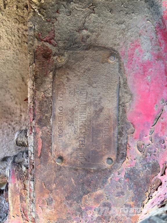Farmall 2WD Tractor (Inoperable) Traktorji