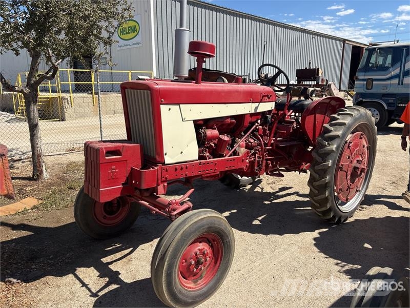 Farmall 504 2WD Tractor Traktoren