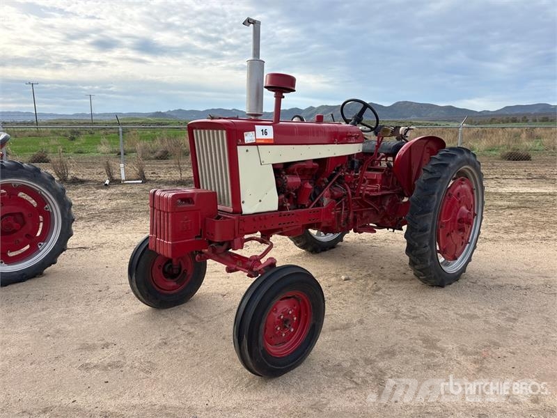 Farmall 504 2WD Tractor トラクター