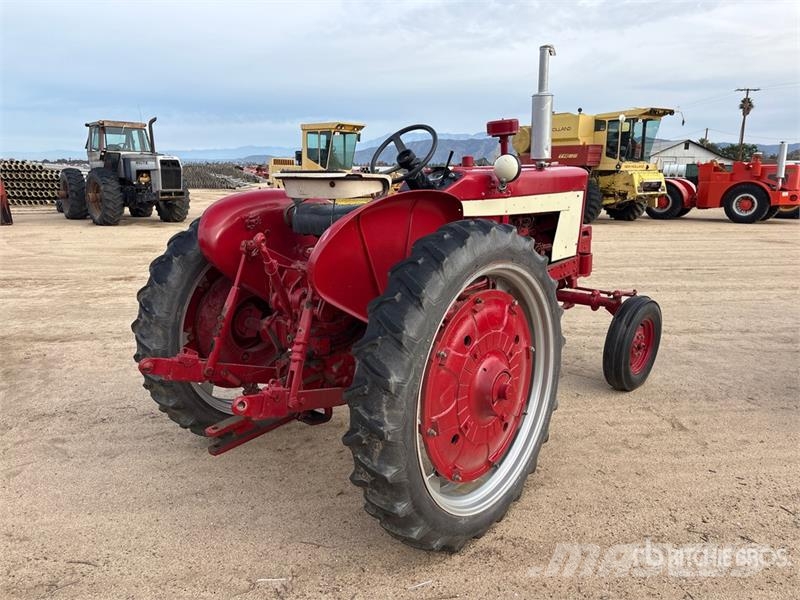 Farmall 504 2WD Tractor トラクター