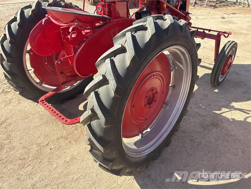 Farmall AV 2WD Tractor Traktorok