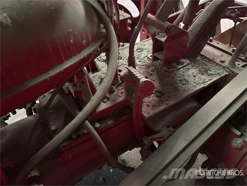 Farmall H 2WD Tractor Tractors