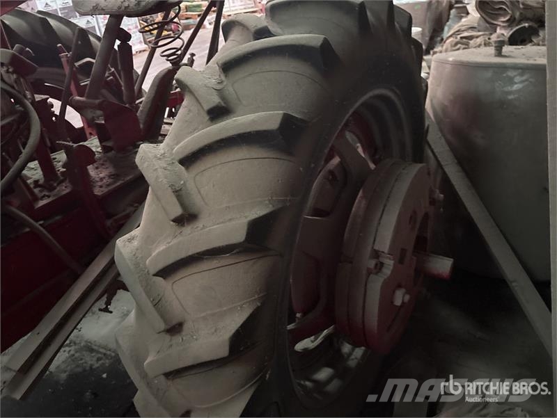 Farmall H 2WD Tractor Tractors