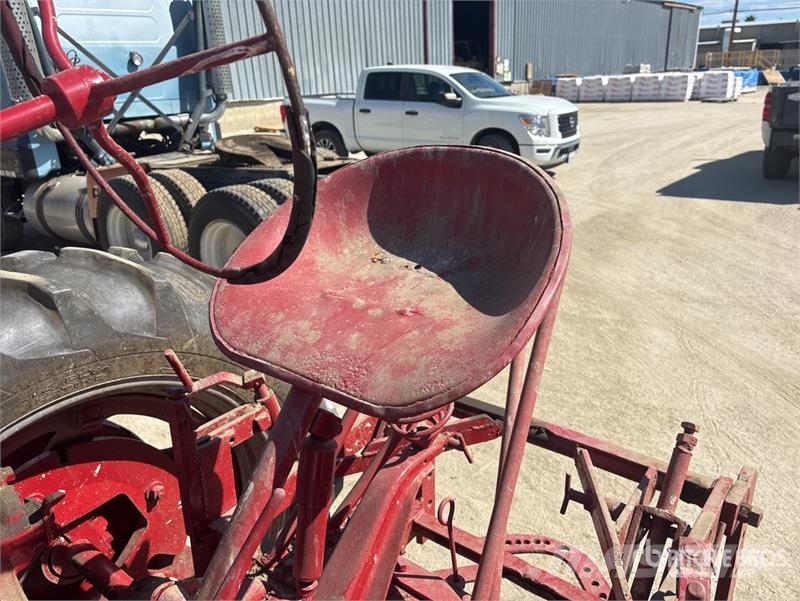 Farmall H 2WD Tractor Trattori
