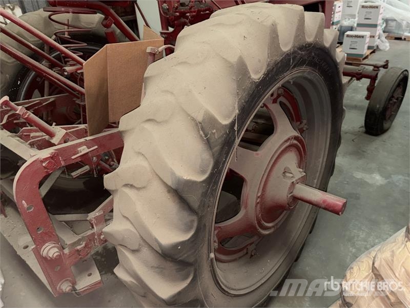 Farmall M 2WD Tractor Tractors