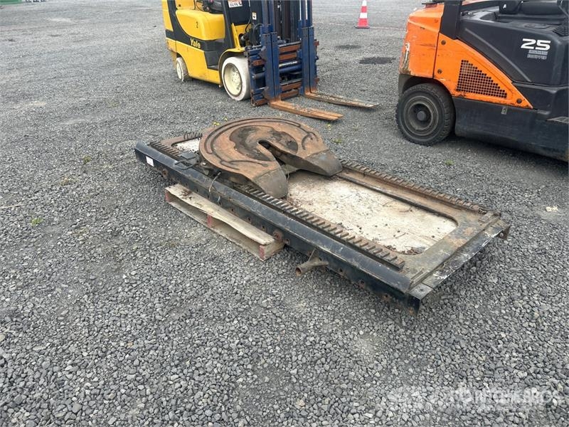 Fifth Wheel Hitch and Plate Rail System Wheel Drugi deli