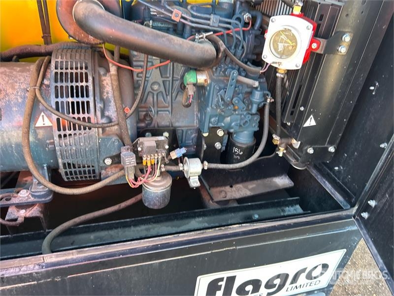 Flagro FVO-1100TR 390000 BTU Space Heater Equipos de fundido