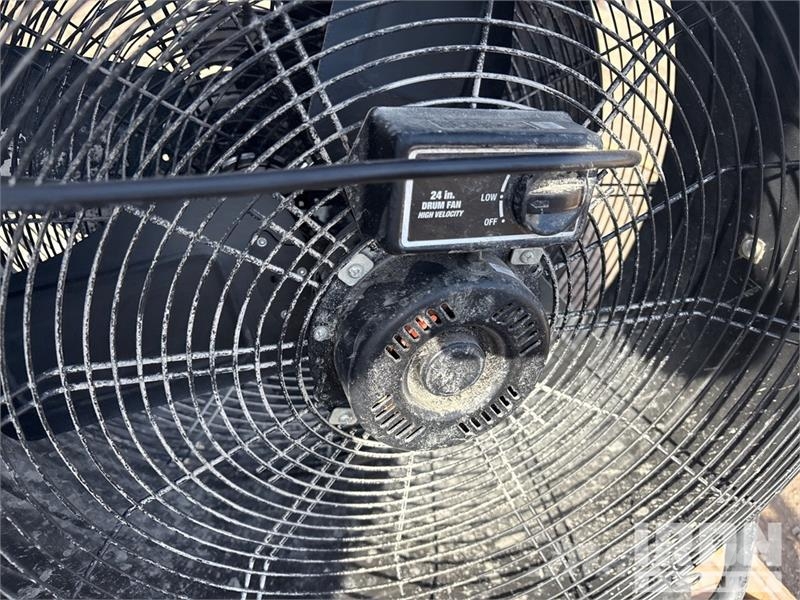 Floor fans, concrete vibrating motors Підйомно-транспортне обладнання і вантажні ліфти