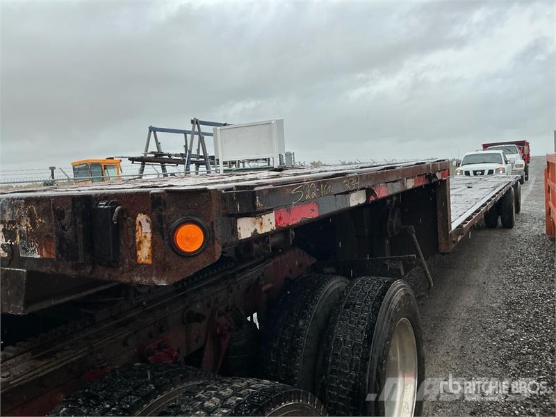 Fontaine 18040 lb 48 ft T/A Flatbed Trailer Planhengere
