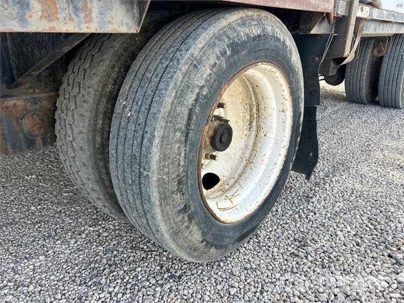 Fontaine 48 ft T/A Spread Axle Step Deck Trailer Low loaders