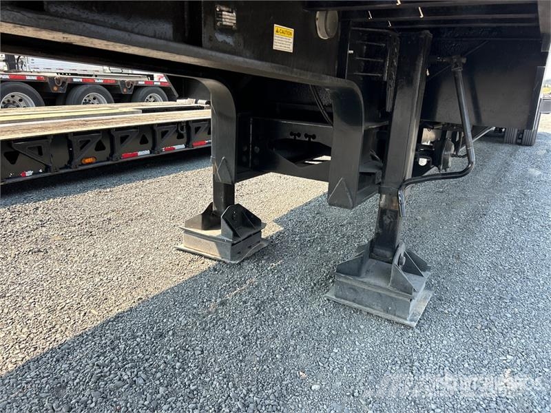 Fontaine Tri/A 48 ft - 65 ft Extendable Step Deck Trailer لوادر منخفضة