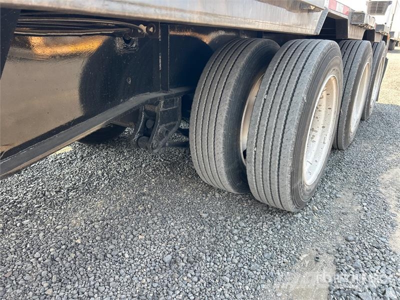 Fontaine Tri/A 48 ft - 65 ft Extendable Step Deck Trailer لوادر منخفضة
