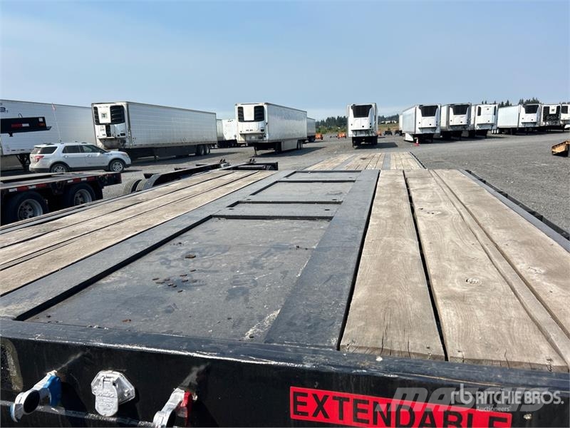 Fontaine Tri/A 48 ft - 65 ft Extendable Step Deck Trailer لوادر منخفضة