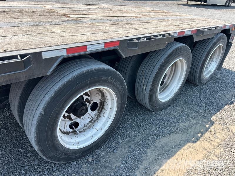 Fontaine Tri/A 48 ft - 65 ft Extendable Step Deck Trailer لوادر منخفضة