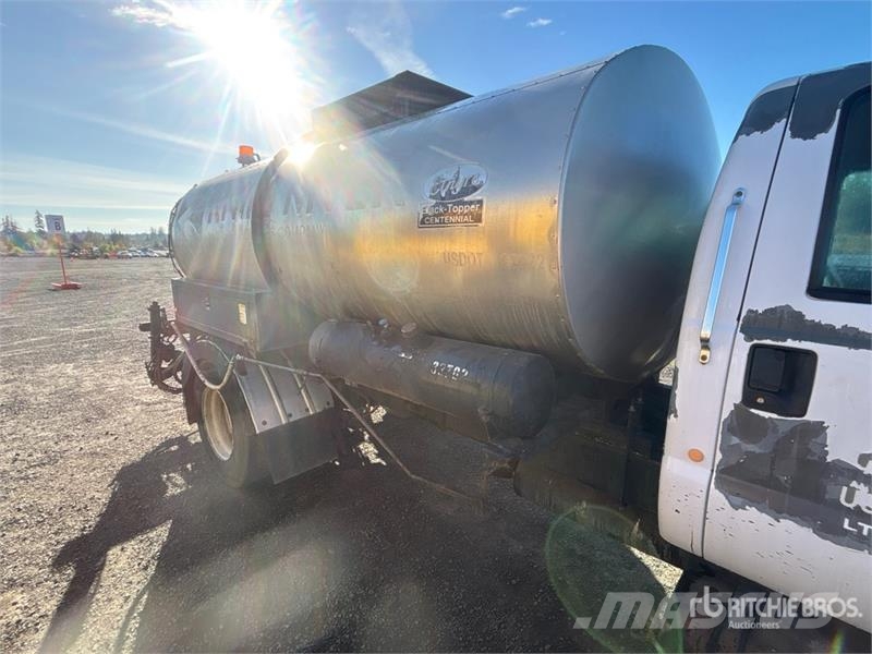 Ford 2000 gal on Ford F-750 4x2 Asphalt Distributor Tru Tankbilar